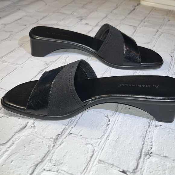 A. Marinelli Black Leather Low Heeled Sandals - Size 8.5 M - Picture 14 of 16